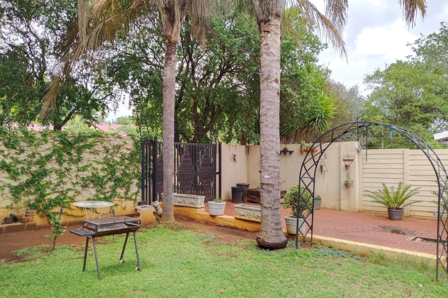 5 Bedroom Property for Sale in Meerhof North West